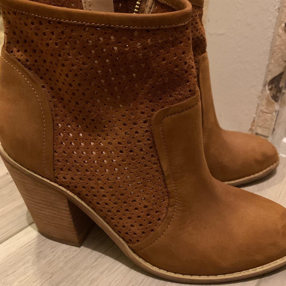 Anthropologie leather booties zip up whiskey color